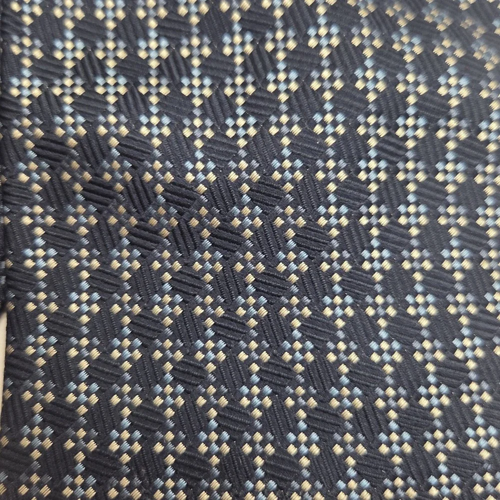 Giorgio Armani Italian Silk Tie Navy Silver Diamond Dot Motif Jacquard 3.5x56in